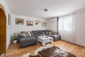 Boban Sunny Apartment 
