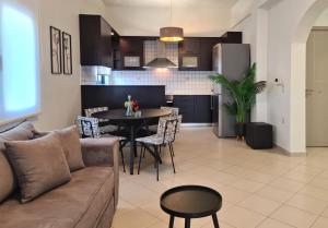 Anna & Zampia central apts