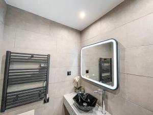 Luxury apartment close to metro & Akropolis- Cielo Homes