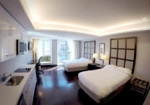 M Montreal Hostel