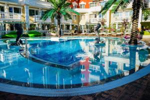 Sunny studio in Sweet Home Complex