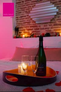 Love Room avec Jacuzzi Privatif Évasion Romantique à Castelsarrasin