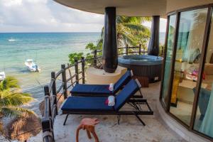 El Taj Oceanfront and Beachside Condo Hotel