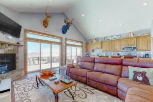 Mountain View Escape - Laketown