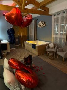 Maisons d'hotes Mas Hinaiti - Suite romantique avec Spa et ecran geant de cinema : photos des chambres