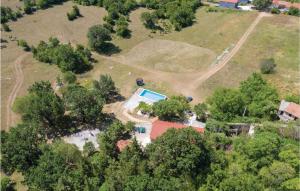 4 Bedroom Cozy Home In Otok