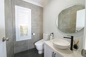 Charming 6 BRM Villa in Melbourne Mullum Mullum Precinct