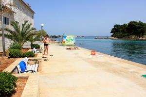 Apartments by the sea Preko, Ugljan - 20402