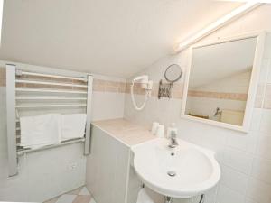 Apartments with parking space Makarska - 20700