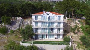 Apartments with a parking space Brela, Makarska - 20739 