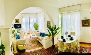 Endless Stunning Mediterranean Sea Views Promenade Des Anglais