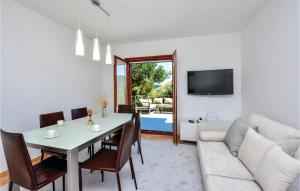 Nice Home In Zrnovnica