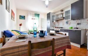 Cozy Apartment In Riposto With Kitchen