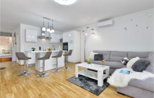 Gorgeous Home In Varazdin Breg