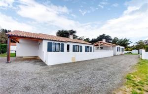 Maisons de vacances Amazing home in Barbtre with WiFi and 3 Bedrooms : photos des chambres