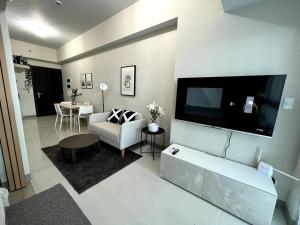 Ahlan 1BR Apartment Uptown BGC