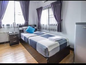 The Cube Sathorn Boutique Hotel เดอะ คิวบ์ สาทร บูติค โฮเทล Near BTS Surasak
