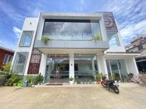 Hotel Tonapa Prince Sorowako Mitra RedDoorz - Malili