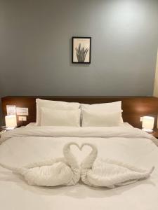 On Hotel Friendship