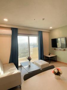 On Hotel Friendship