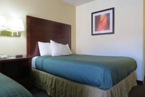 Queen Room with Two Queen Beds - Non-Smoking room in America's Best Inn & Suites Saint George