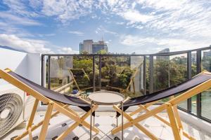 Phòng Gia Đình Hướng Hồ (Lake View Family Room)