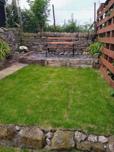 2 Bed pet-free cottage, private garden & fell view