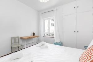 Shell apartment, walking to beach and center