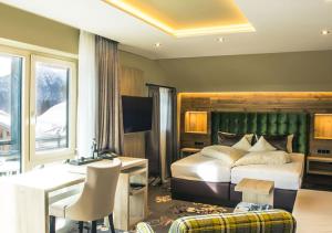 Deluxe Double Room with Balcony room in Hotel Bergruh