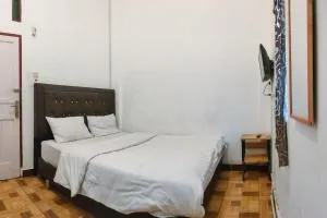 Johje Guest House Medan Mitra RedDoorz - Sibolangit