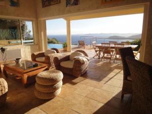 Villa de 4 chambres avec vue sur la mer piscine privee et jardin clos a Rayol Canadel sur Mer a 2 km de la plage