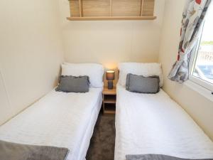 3 Bed New Lodge Sleeps 4 Pets Welcome