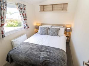 3 Bed New Lodge Sleeps 4 Pets Welcome
