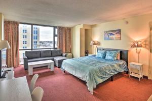 Daytona Beach Studio with Pool and Ocean Access!
