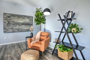 Reeds Spring Condo about 3 Mi to Silver Dollar City!