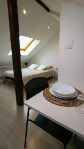 Appartements #5 Beau Studio renove, tout equipe, au calme, Mulhouse centre : photos des chambres