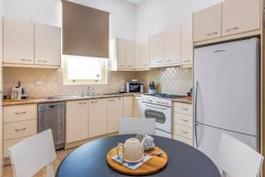 Kerrigans on Seaview- one minute walk to beach - no beachfront views or street views