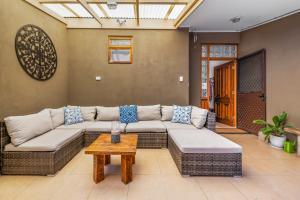 Kerrigans on Seaview- one minute walk to beach - no beachfront views or street views