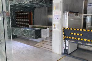 Apto con piscina y vistas al mar