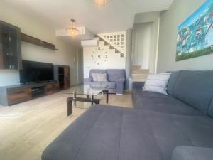 New renovated family home above swimming pool