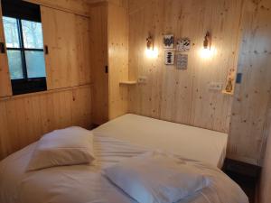 Lacustra Cabanes accessibles en canoe et Chalets tout confort : photos des chambres