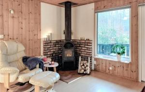 3 Bedroom Lovely Home In Åsljunga