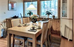 3 Bedroom Lovely Home In Åsljunga