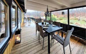 3 Bedroom Lovely Home In Åsljunga