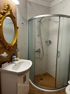 Sunny studio in Sweet Home Complex