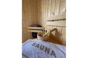 Hausboot Fjord HAVEN mit Biosauna in Barth