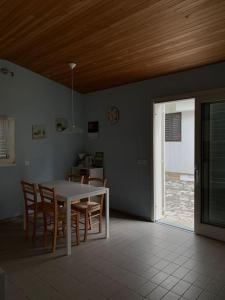 Sunny grandmas garden apartment