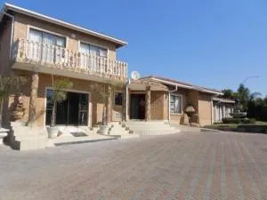 Le Chef BnB - Hole in the Wall