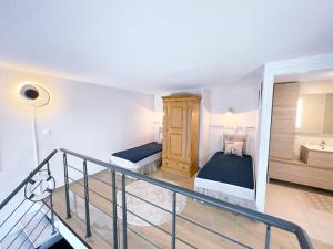 Appartements Duplex Loft with Terrace, Superb view of Port Guillaume, 7 minutes from the beach : photos des chambres