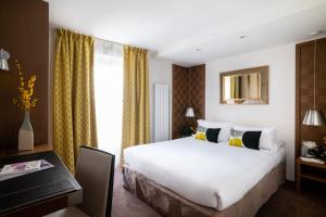 Double Room room in Hôtel Le Colisée